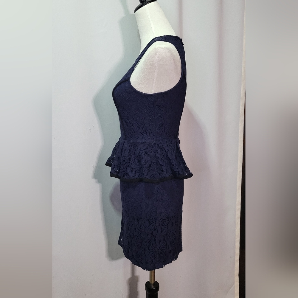 Xhiliration Women's Navy Blue Lace Sleeveless Mini Peplum Dress Size Small EUC🐈 - Picture 7 of 11
